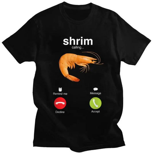 Camiseta "Shrimp Is Calling" (O Camarão Está Chamando) Masculina Manga Curta. Camiseta Engraçada de Meme de Camarão, Estilo Streetwear, Blusa para Marido/Namorado, Corte Slim Fit (Ajustado).